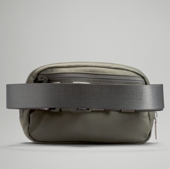 BNWT Lululemon Everywhere Belt Bag 1L Sage Grey - Picture 4 of 12